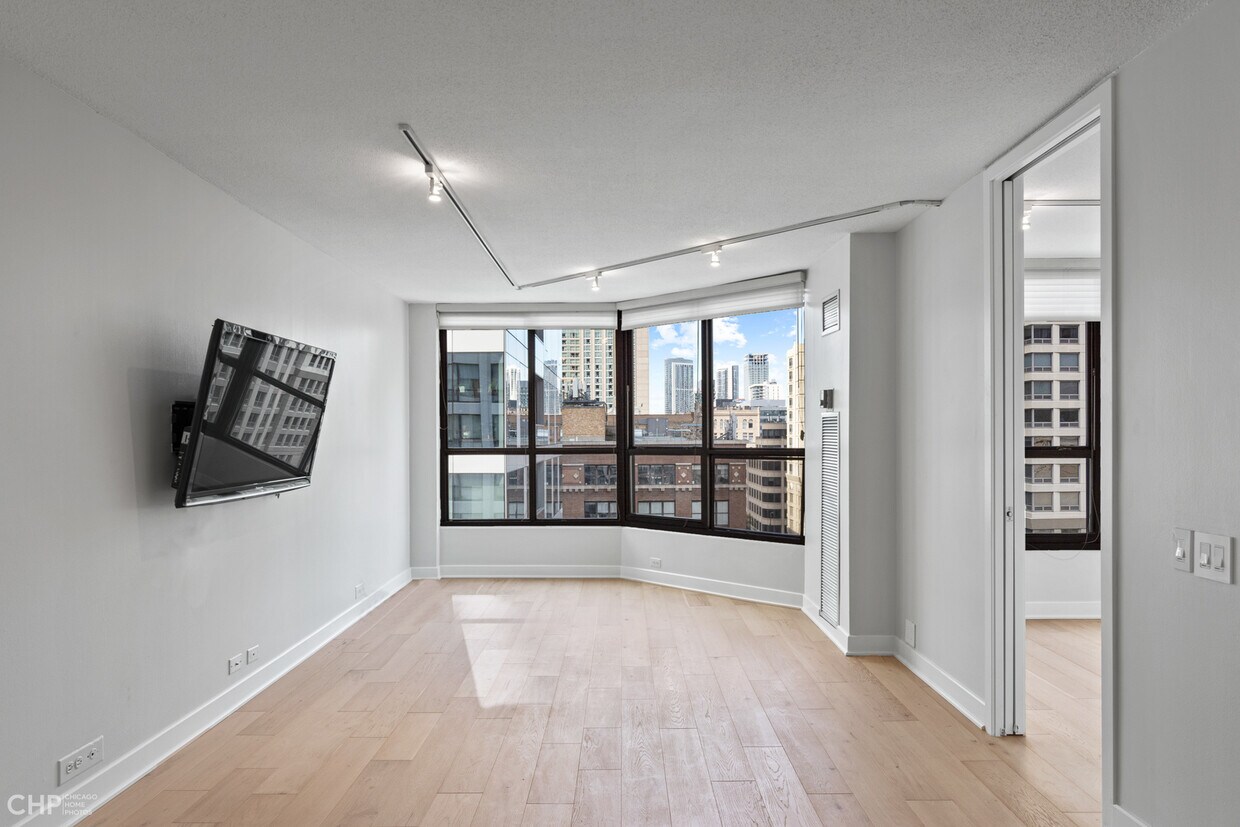 Primary Photo - 405 N Wabash Ave