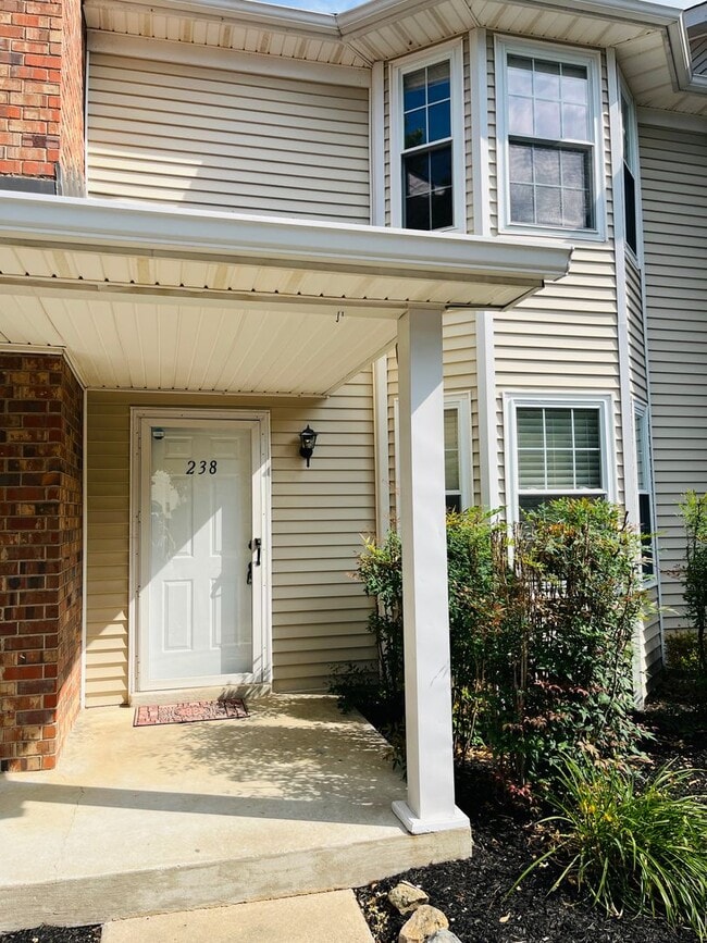 Photo - Spacious 2 bedroom/1.5 bathroom Donelson t... Townhome