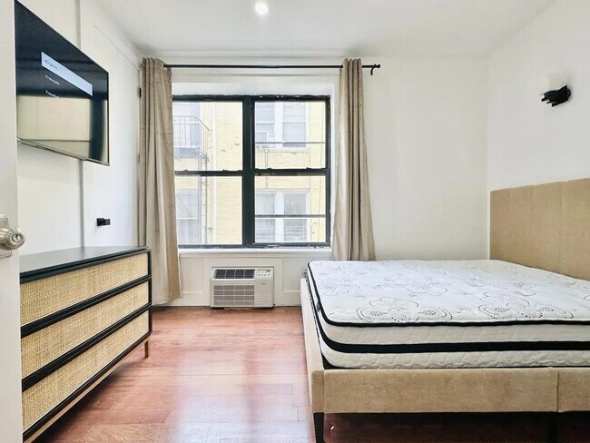Foto del edificio - Furnished room/NOT APARTMENT