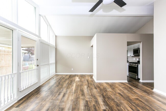 Building Photo - 3230 Vanderberg Ave