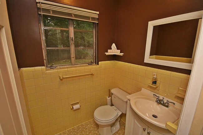 Foto del edificio - 909 SE Greenville Blvd