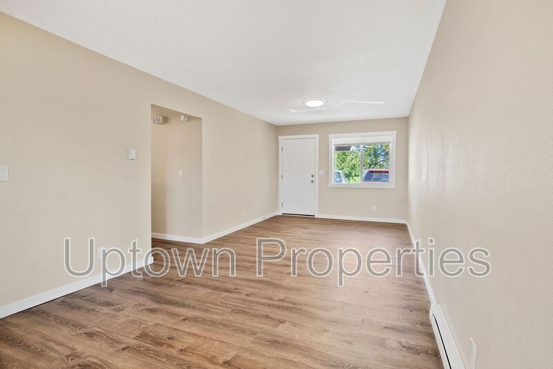 Primary Photo - 466 N Adair St