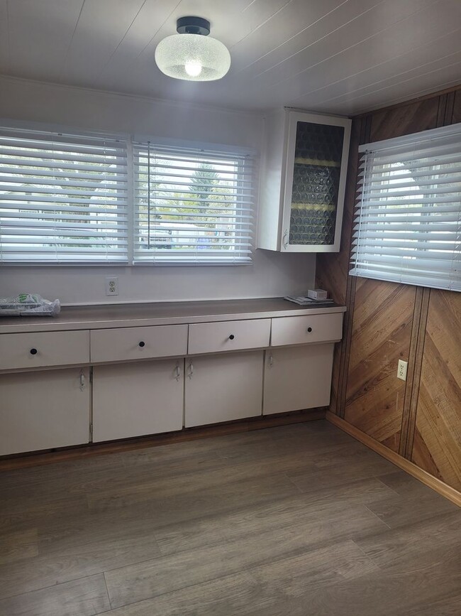 Building Photo - one bedroom with office