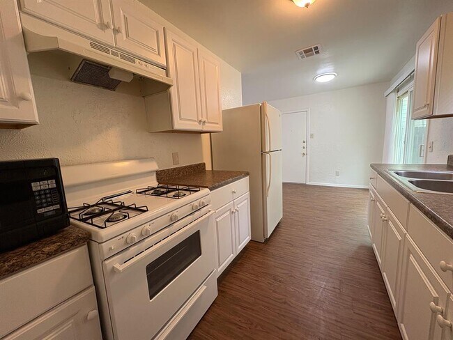 Foto del edificio - 5105 Pepper Ln
