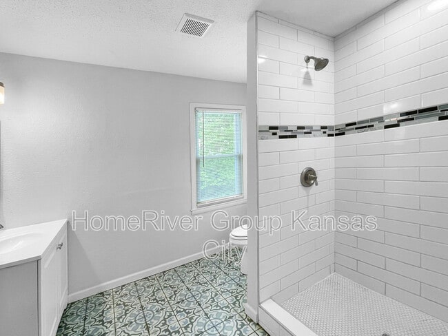 Building Photo - 9319 Raytown Rd