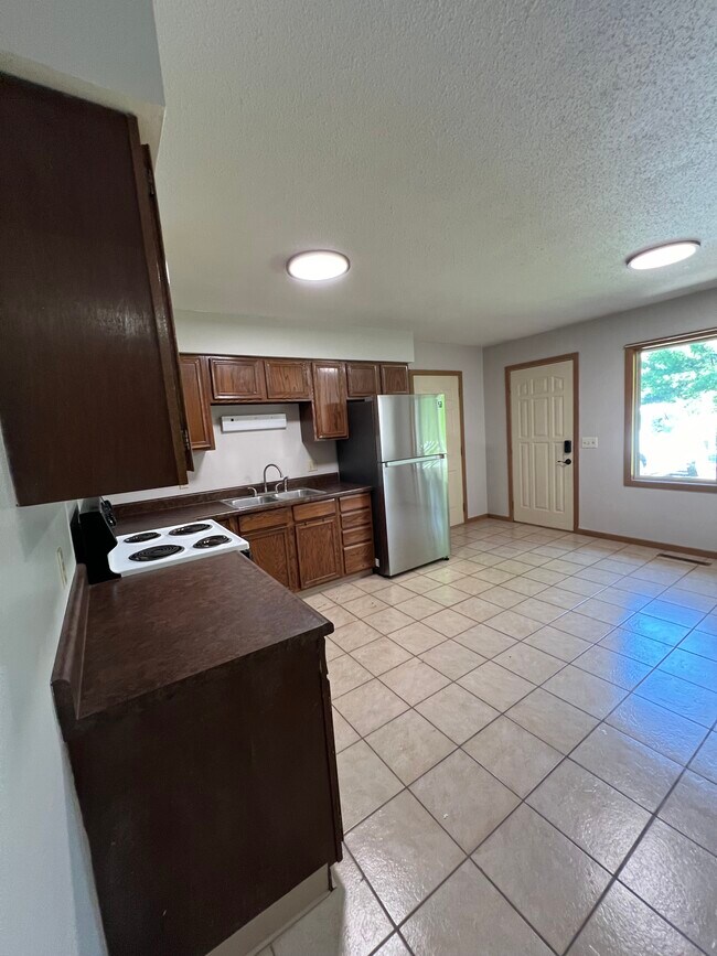 Foto del edificio - 545 Pine Tree Dr