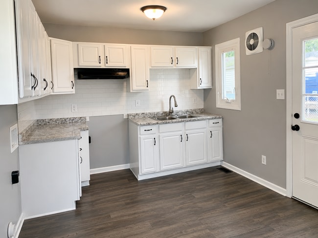 Building Photo - Beautifully Renovated 2BR Home with Stunning Backyard & Modern Kitchen