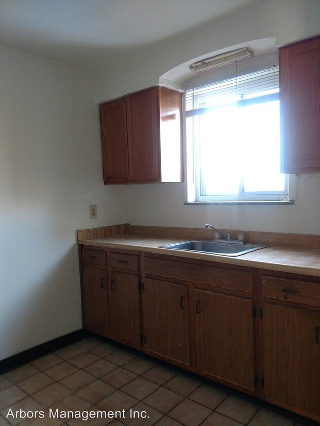 Building Photo - 208 MCCULLY St