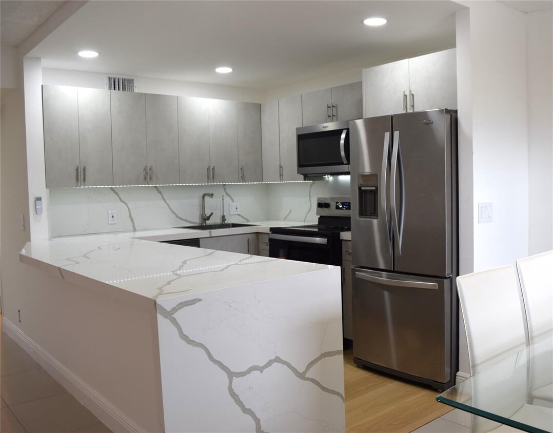 Foto principal - 13250 SW 4th Ct