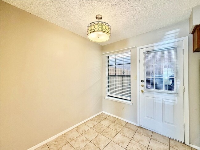 Building Photo - 1247 Dallas Dr