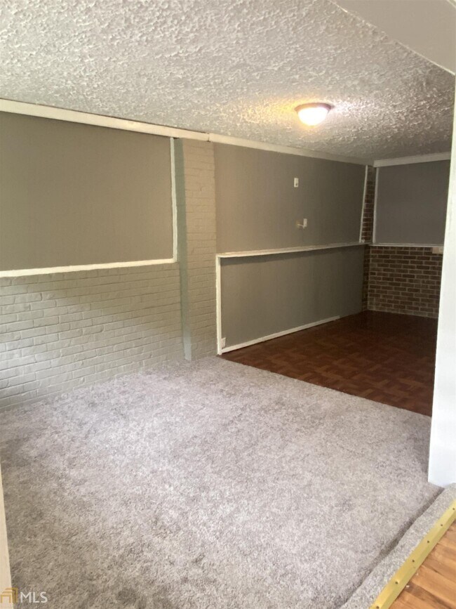 Foto del edificio - 1961 Valley Ridge Dr SW