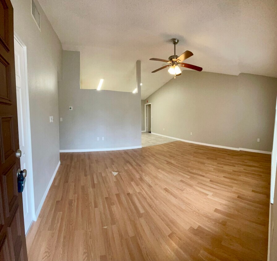 Building Photo - 7986 Avenal Loop