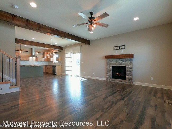 Building Photo - 4 br, 2.5 bath House - 1829 SW Napa Valley Dr