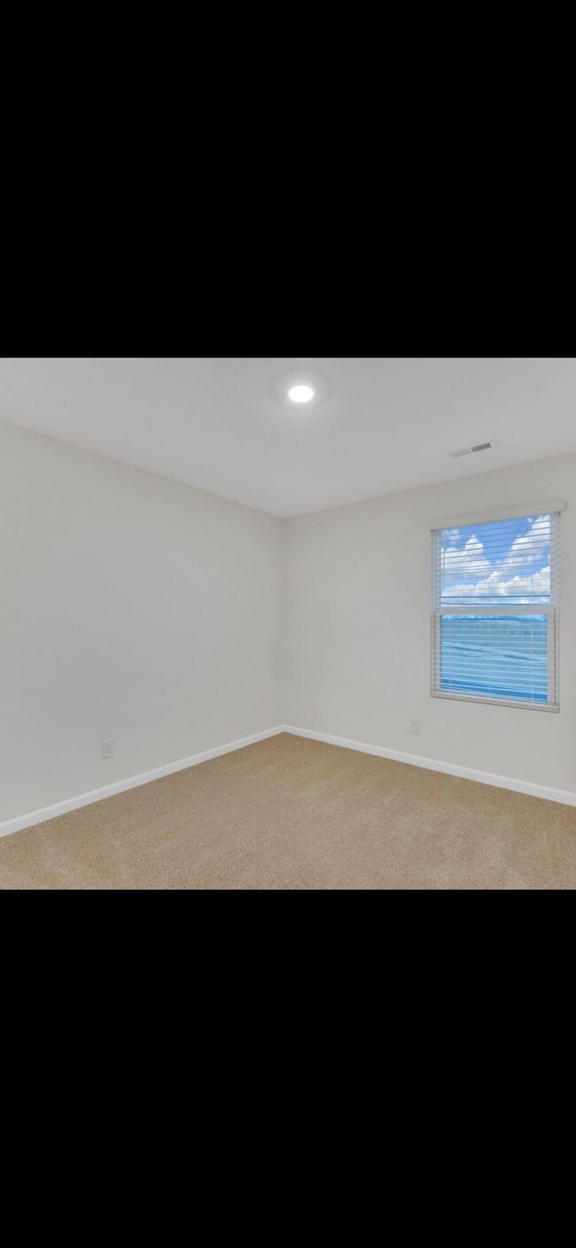 Building Photo - 530 Vogt Dr