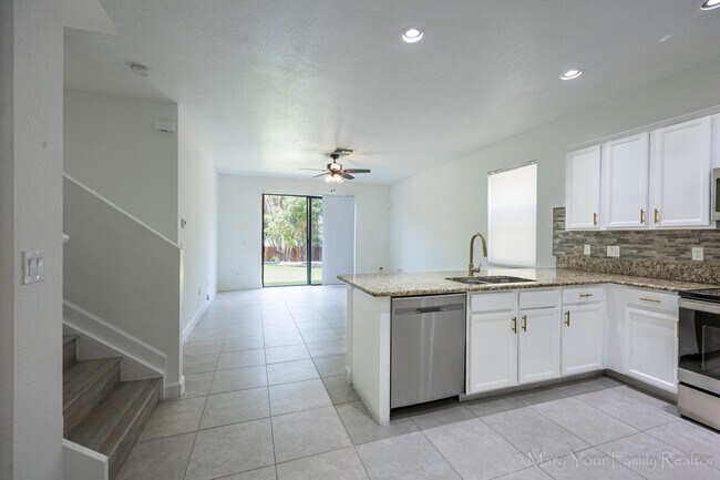Foto del edificio - 3841 Aspen Leaf Dr