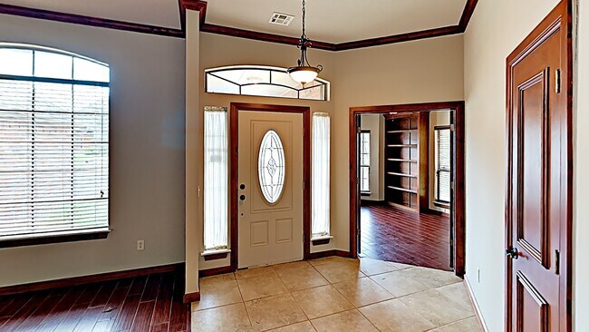 Building Photo - Very Nice 3 Bedroom 2.5 Bathroom House + Office
