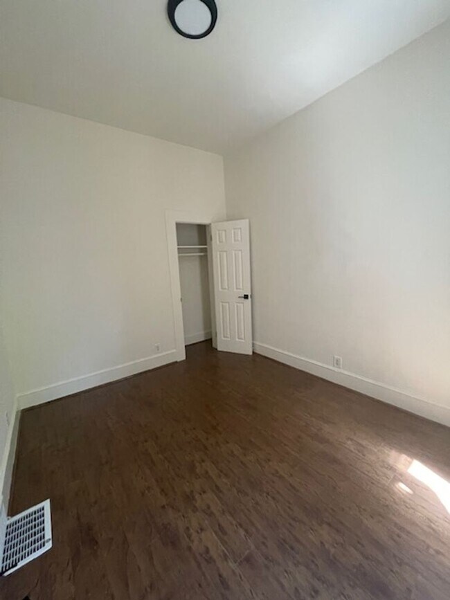 Foto del edificio - 1/2 Off First Month's Rent, 3Bdrm, 1Bath