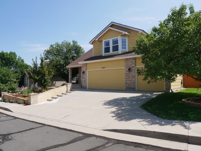 Building Photo - 4 Bedroom, 3.5 Bathroom Home with A/C! - A...