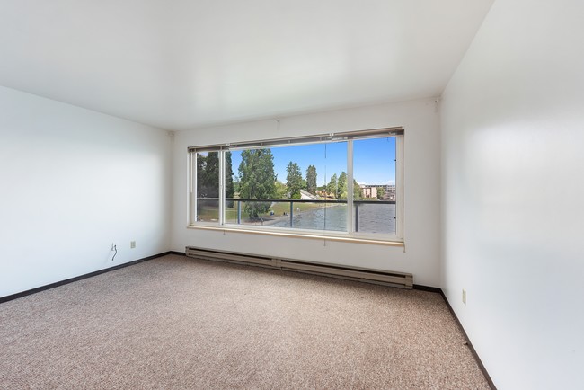 Foto del edificio - Waterfront Condo In Madison Park - Studio