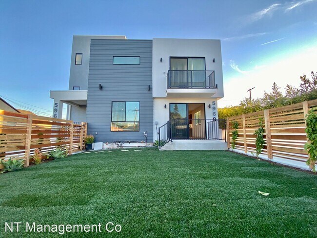 Building Photo - 4 br, 4 bath Apartment - 5966 - 5968 W. 86...