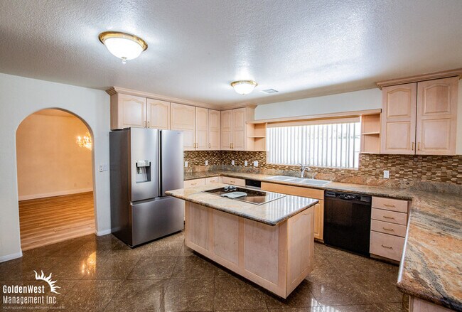 Foto del edificio - Stunning & Spacious 4Bdm 3.5Ba Home Located in the Heart of Las Vegas.