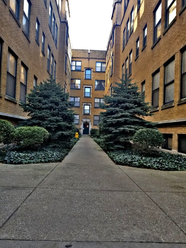 Building Photo - 7217 S Yates Blvd