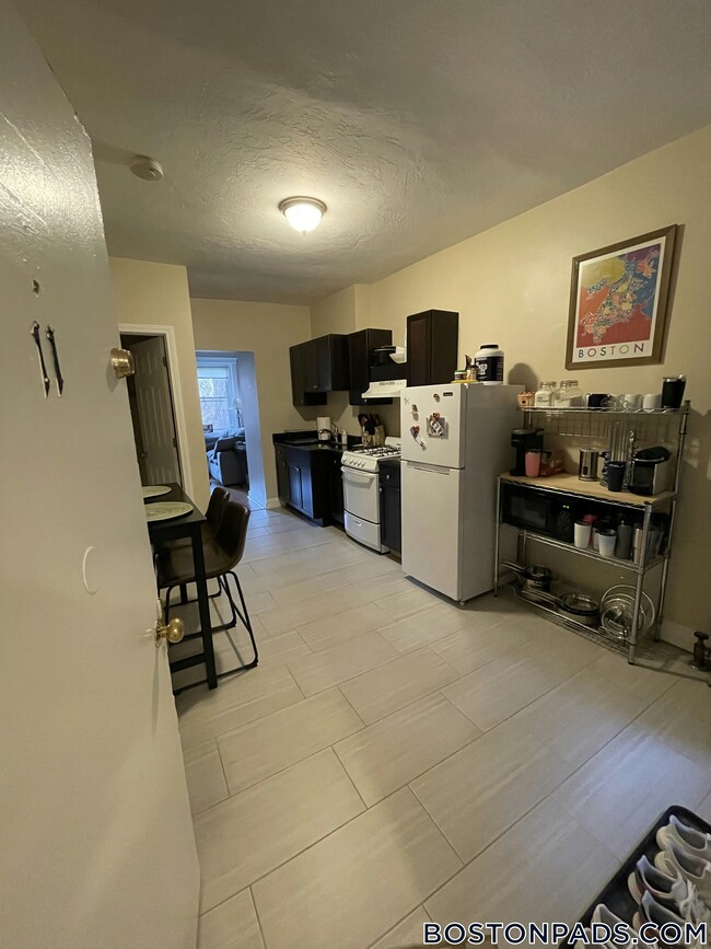 Building Photo - 70 Joy St