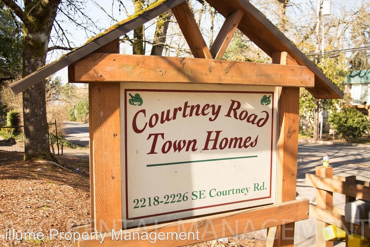 Foto del edificio - 2218-2226 SE Courtney Rd