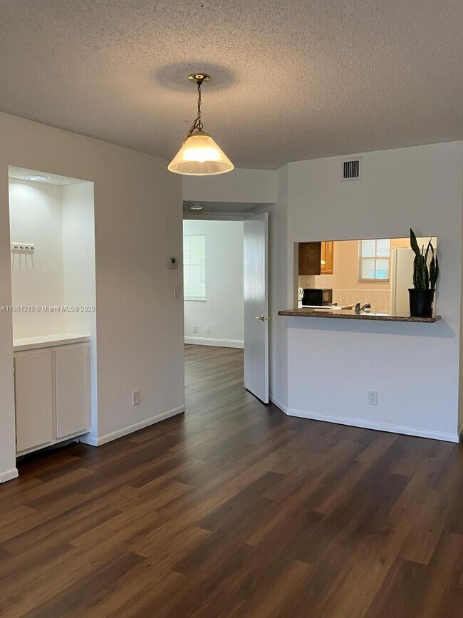 Building Photo - 2833 N Course Dr