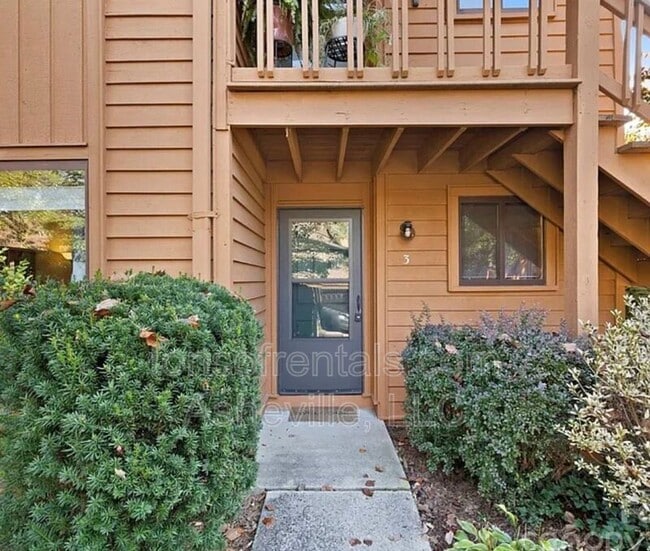 Building Photo - 581 Courtwood Ln