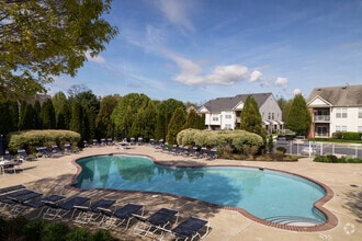 Building Photo - Chestnut Pointe Apartments