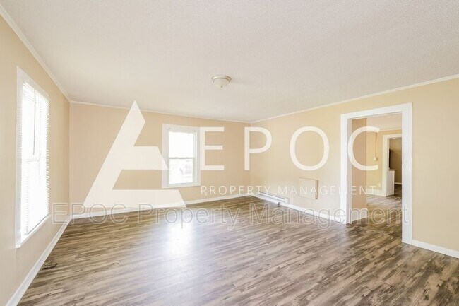 Foto del edificio - 521 E 1st St Ext