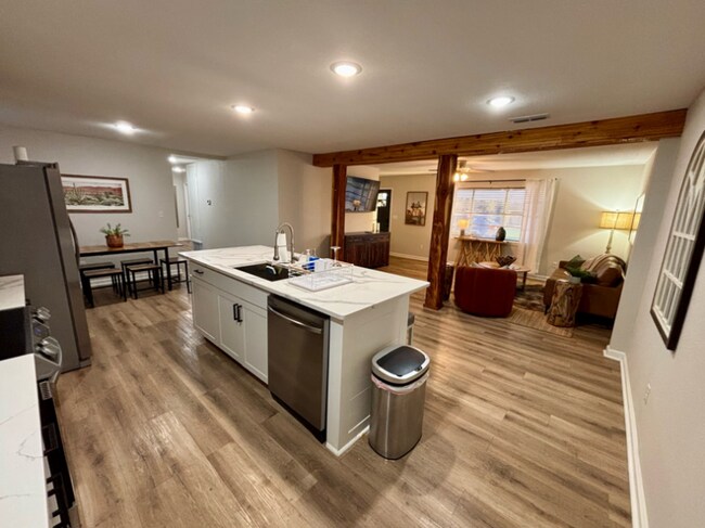 Foto del edificio - 1528 E Devine St