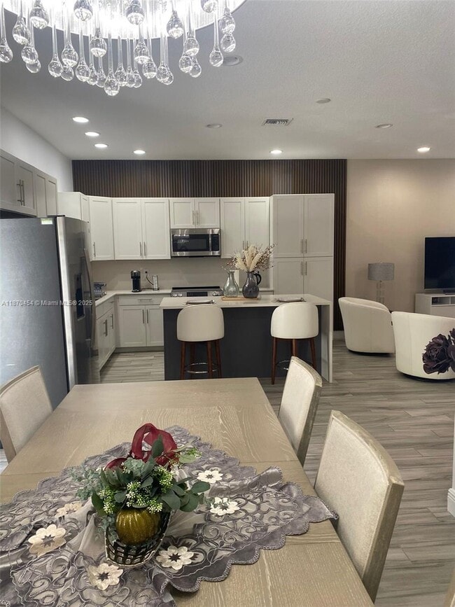 Foto del edificio - 20915 NW 1st Ct
