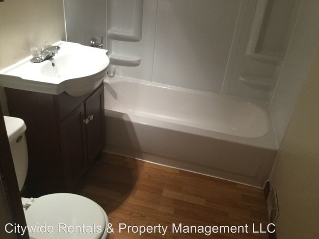 Foto del edificio - 5323-5325 N 27th St