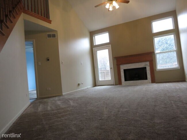 Building Photo - 3 br, 2.5 bath Townhome - 2039 Tamahawk Ln