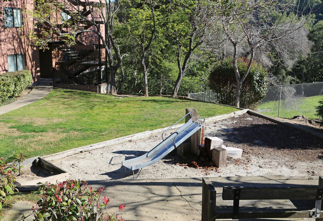 Foto del edificio - Deerfield Condominiums