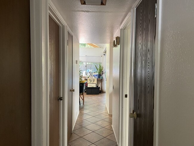 Building Photo - 405 Jardin Pl