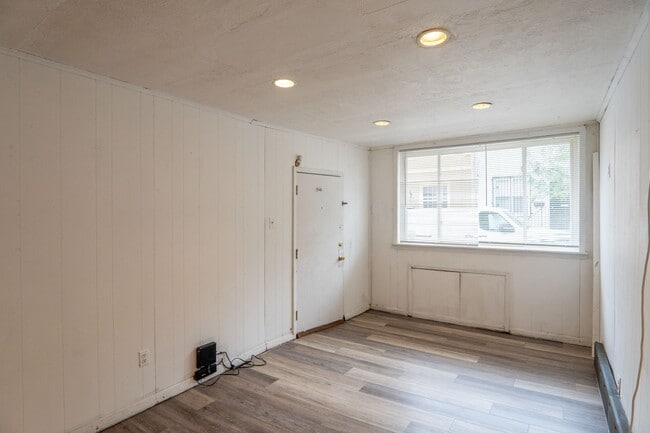 Photo - 635 Dudley St Apartment