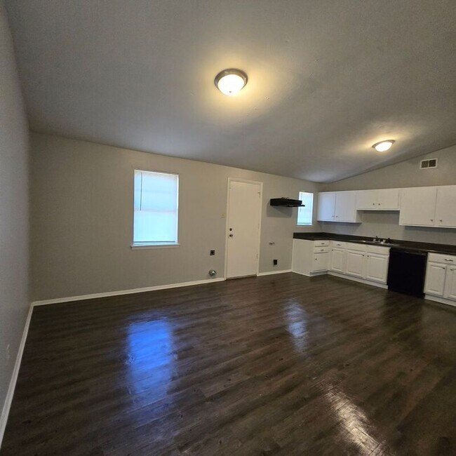 Building Photo - 3098 Bluffdale St