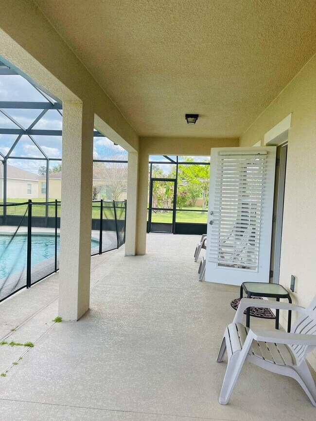 Foto del edificio - Brand new 4 bed 2 1/2 bath house in gated ...