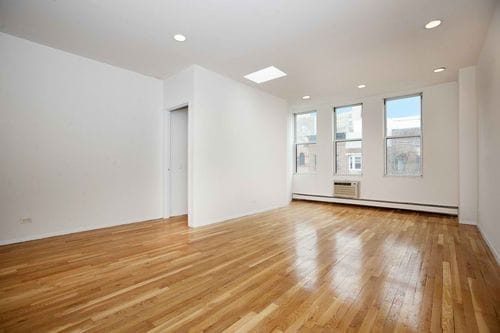 Primary Photo - 125 Manhattan Ave
