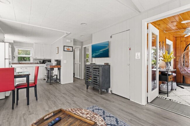 Building Photo - 71 Church St