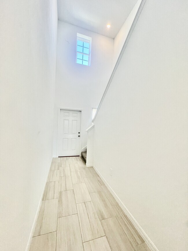 Building Photo - 9023 Bay Leaf Dr