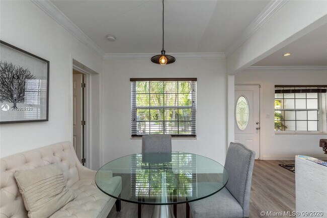 Foto del edificio - 200 NE 46th St