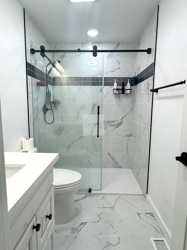 Foto del edificio - Updated 2 Bed, 1 Bath | South Beacon Hill | Private Patio + Parking
