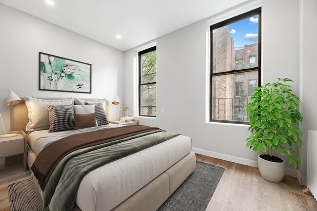 Building Photo - 437 W 46th St