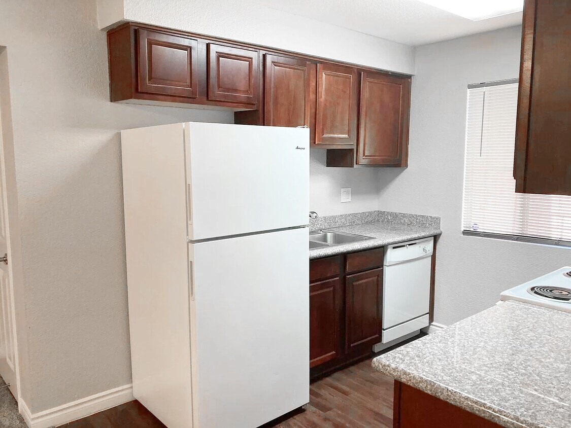 Kitchen - 5060 Indian River Dr