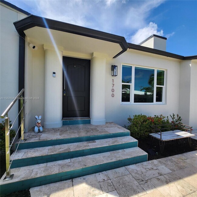 Building Photo - 1700 SW 16th Ter