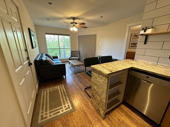 Foto del edificio - 18333 Roehampton Dr